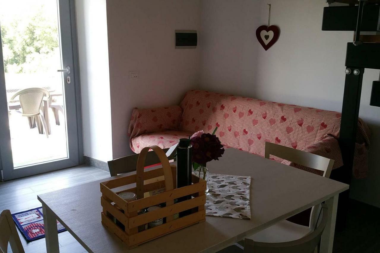Piccolo Casale A "Le Moline" In Una Vera Fattoria Vetralla Bagian luar foto