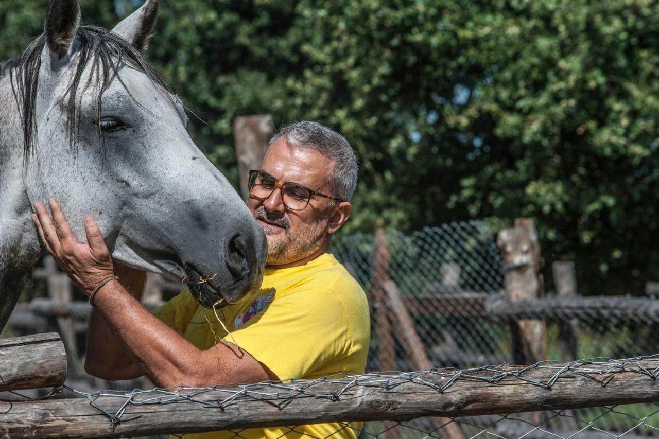 Piccolo Casale A "Le Moline" In Una Vera Fattoria Vetralla Bagian luar foto