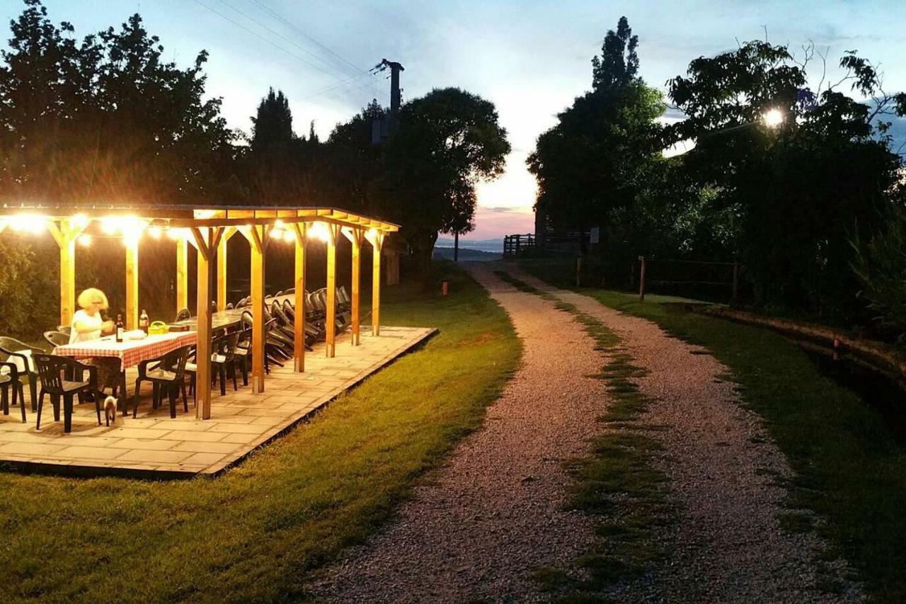 Piccolo Casale A "Le Moline" In Una Vera Fattoria Vetralla Bagian luar foto